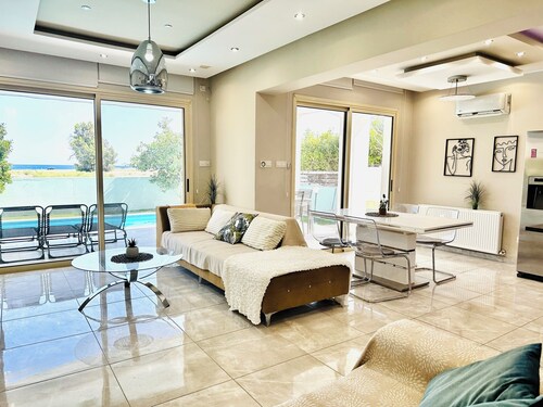 Villa with pool with sea view and 300m walk to the sea