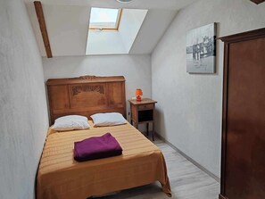 3 habitaciones y tabla de planchar con plancha 