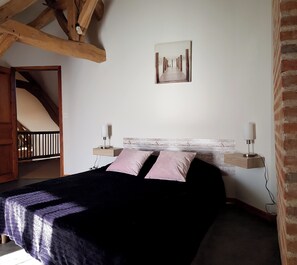 5 bedrooms, iron/ironing board, travel crib