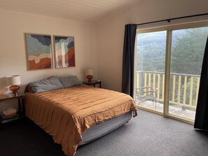 2 bedrooms, iron/ironing board, free WiFi, bed sheets - 'Pippa's Place'
Family friendly, newly renovated sanctuary atop Mt Little Joe (Warburton)