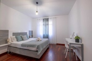 4 Schlafzimmer, Bügeleisen/Bügelbrett, WLAN, Bettwäsche