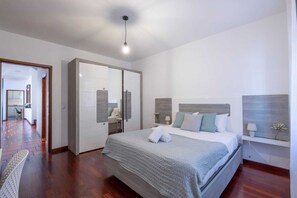 4 soverom, strykejern/-brett, wi-fi og sengetøy