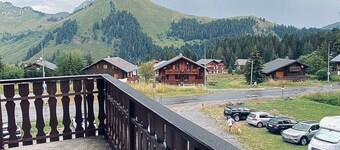 Praz de Lys resort, duplex apartment 200 metres from the ski lifts