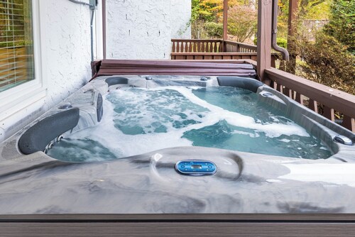 Gemutliche Wohnung - hot tub, full kitchen, WiFi