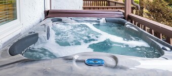Gemutliche Wohnung - hot tub, full kitchen, WiFi