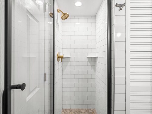 Gemutliche Wohnung - hot tub, full kitchen, WiFi