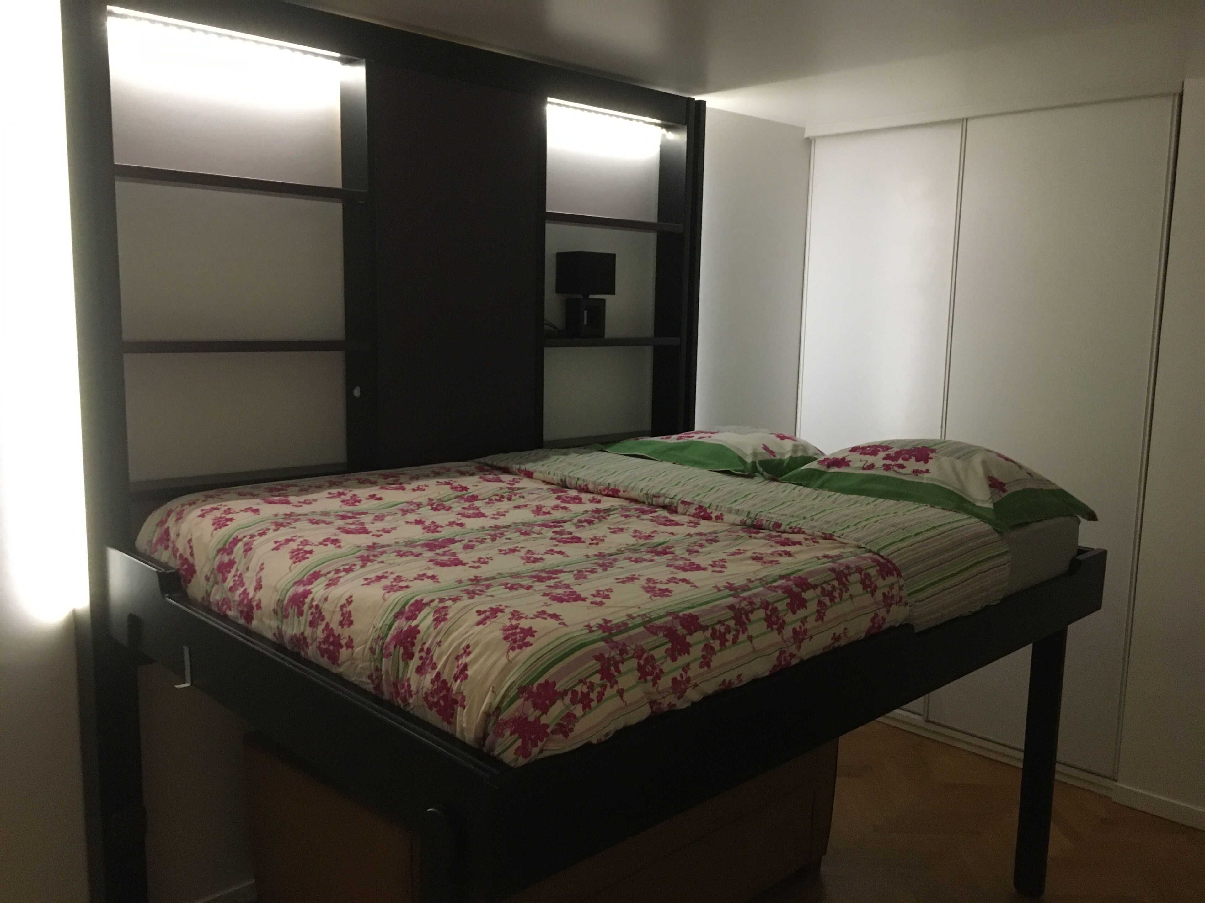 1 chambre, bureau, fer et planche à repasser, Wi-Fi gratuit