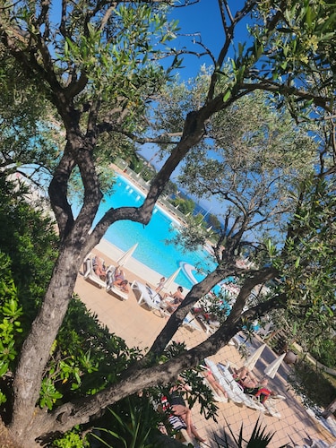 Rev'Azur Vue mer,Clim,lave linge,frigo+congélateur, Fibre, Centre Village (C2)