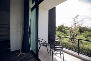 Villa, Terrasse, Poolblick | Ausblick vom Zimmer