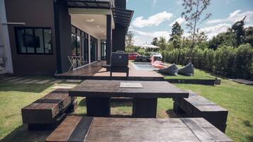 32–tuumainen taulutelevisio, jossa kaapelikanavat