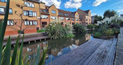 Family-sized Spacious House with En-Suite available and Garden in Canary Wharf