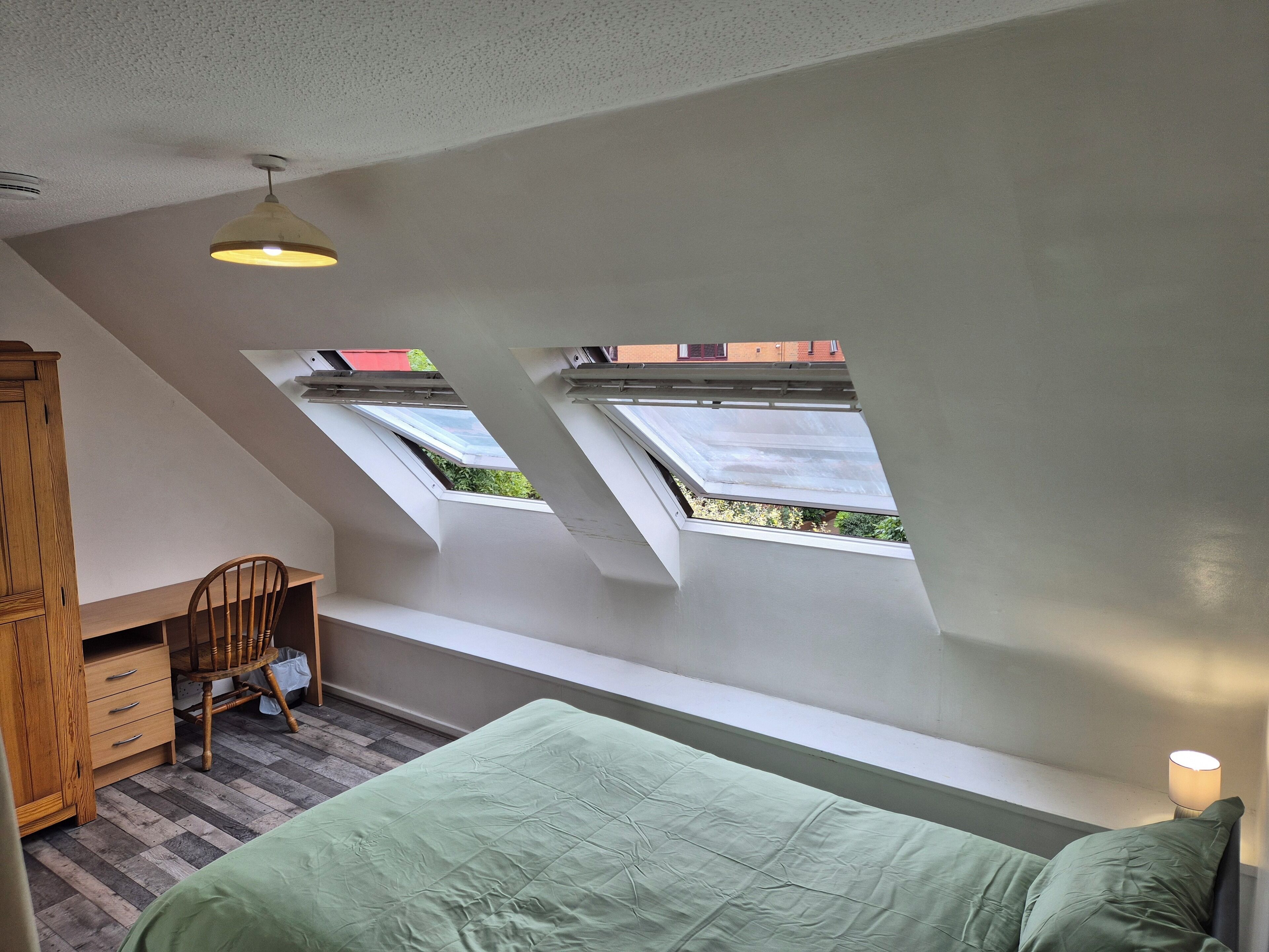 5 bedrooms, desk, iron/ironing board, WiFi