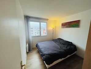 2 chambres, fer et planche à repasser, Wi-Fi, draps fournis