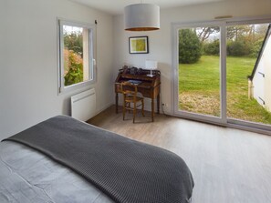 6 soverom, strykejern/-brett og wi-fi (inkludert)