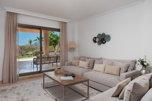 TV - Serene 3-Bedroom with Sea and Sunset Views (Benahavís)
