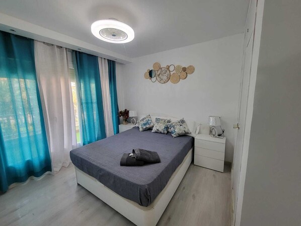 3 عدّة غرف نوم ومكواة/لوح كي وواي فاي وملاءات أسرّة