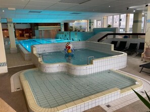 Piscina coperta, piscina all'aperto