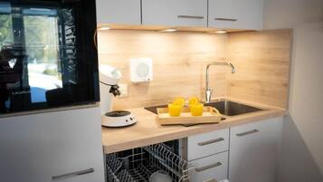 Réfrigérateur, four, plaque de cuisson, lave-vaisselle