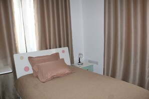 2 bedrooms, iron/ironing board, WiFi, bed sheets