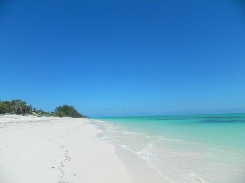 Charming Cottage overlooking Beautiful Bottle Creek, NORTH CAICOS