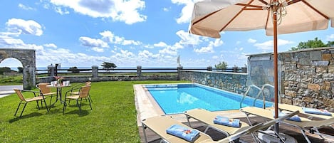 House | Pool