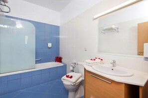 House | Bathroom - Holiday Home in Kiotari With a Terrace (Rhodes)