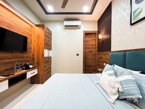 Standard Room | Free WiFi, bed sheets - Hotel Brij Vas (Mathura)