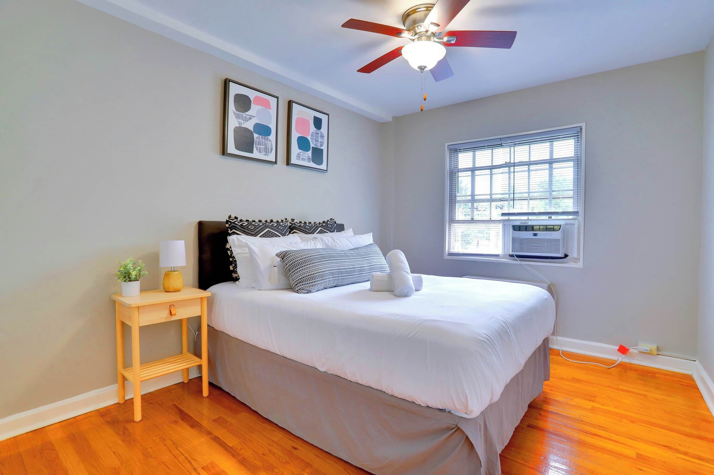 2 dormitorios, tabla de planchar con plancha, wifi y ropa de cama