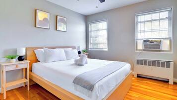 2 habitaciones, escritorio, tabla de planchar con plancha y wifi
