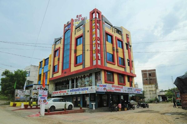 Front of property - sk kathiyawadi hotel & restaurant (Udaipur)
