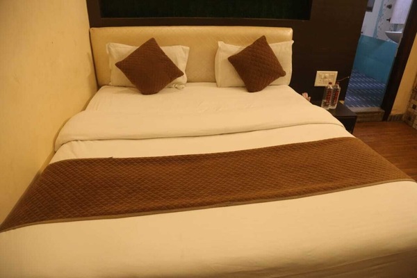 基础双人房, 城市景观 | 办公桌、笔记本电脑工作区、免费 WiFi、床单