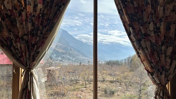 3 bedrooms, premium bedding, individually decorated