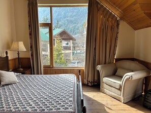 Premium bedding, individually decorated, individually furnished - The Native Route (Manali)