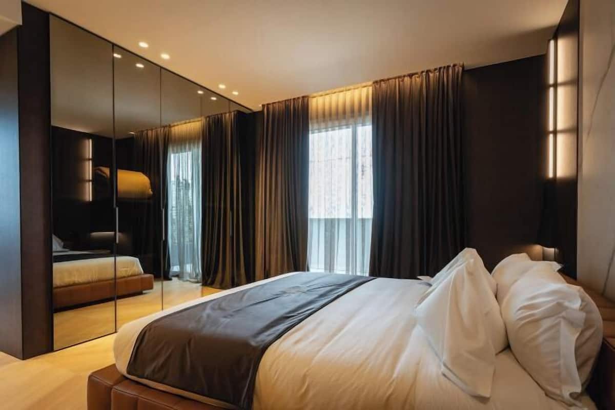 1 soverom, minibar, safe på rommet og skrivebord