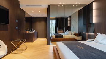 Luksus-suite - udsigt til pool | 1 soveværelse, minibar, pengeskab på værelset, skrivebord