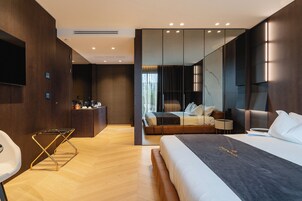 Luxury Suite, Pool View | 1 bedroom, minibar, in-room safe, desk