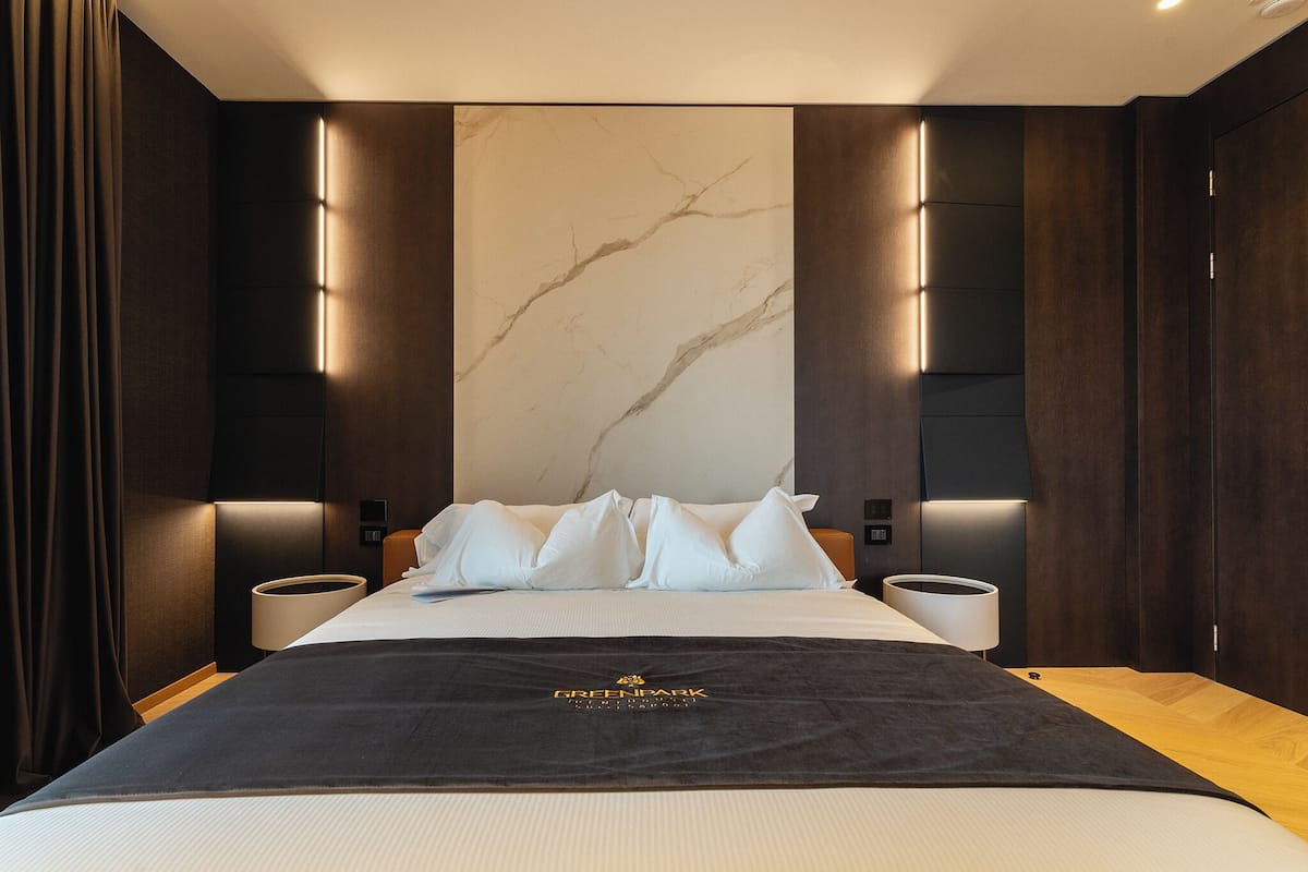 Executive suite | 1 slaapkamer, een minibar, een kluis op de kamer, een bureau