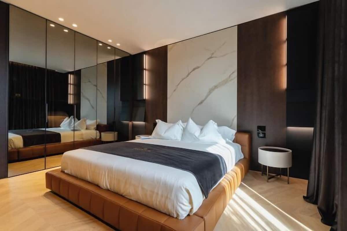 1 slaapkamer, een minibar, een kluis op de kamer, een bureau