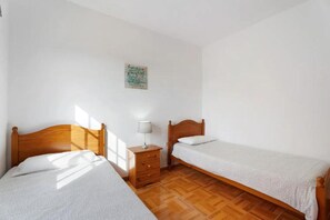 2 bedrooms, bed sheets