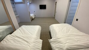 Comfort Triple Room, Balcony, Garden View - Happy Moments Hostel (Bishkek)