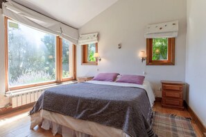 4 chambres, fer et planche à repasser, Wi-Fi gratuit, draps fournis