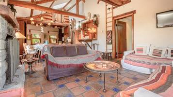 Televisión, chimenea