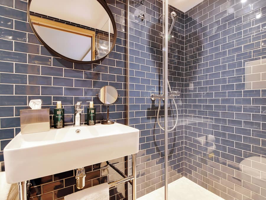 Shower, towels, soap, shampoo
