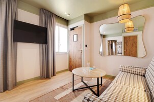 Comfort Suite | Premium bedding, in-room safe, blackout drapes, soundproofing