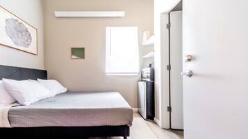 1 bedroom, desk, free WiFi, bed sheets