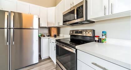 Cozy Micro Suites: Sleeps 2, Minutes to Downtown
