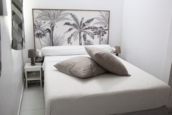 2 chambres, fer et planche à repasser, Wi-Fi, draps fournis