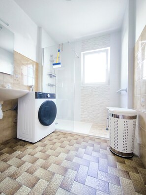 Dusche, Seife, Toilettenpapier