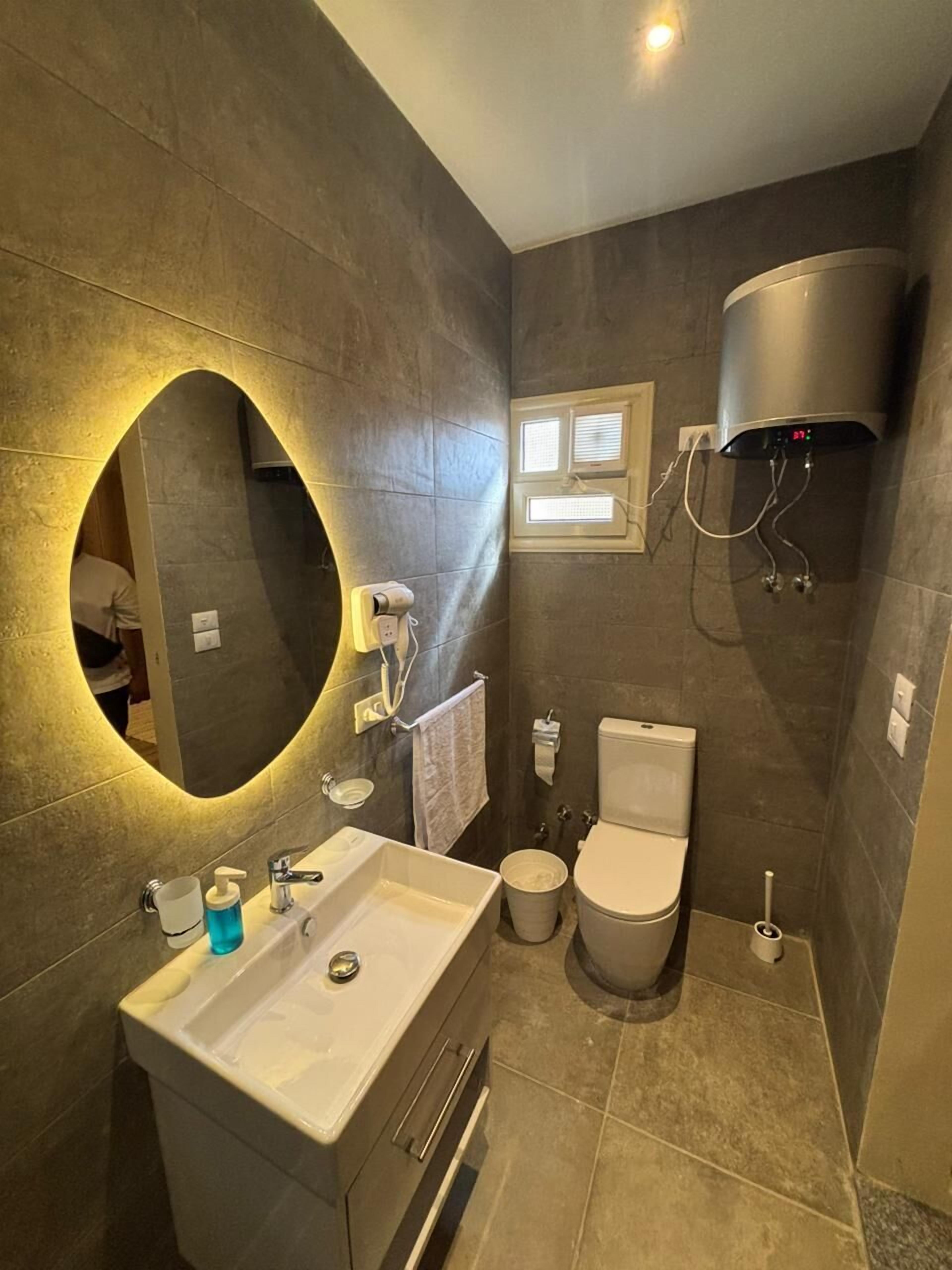 Photo - SEQUOIA Pyramids View