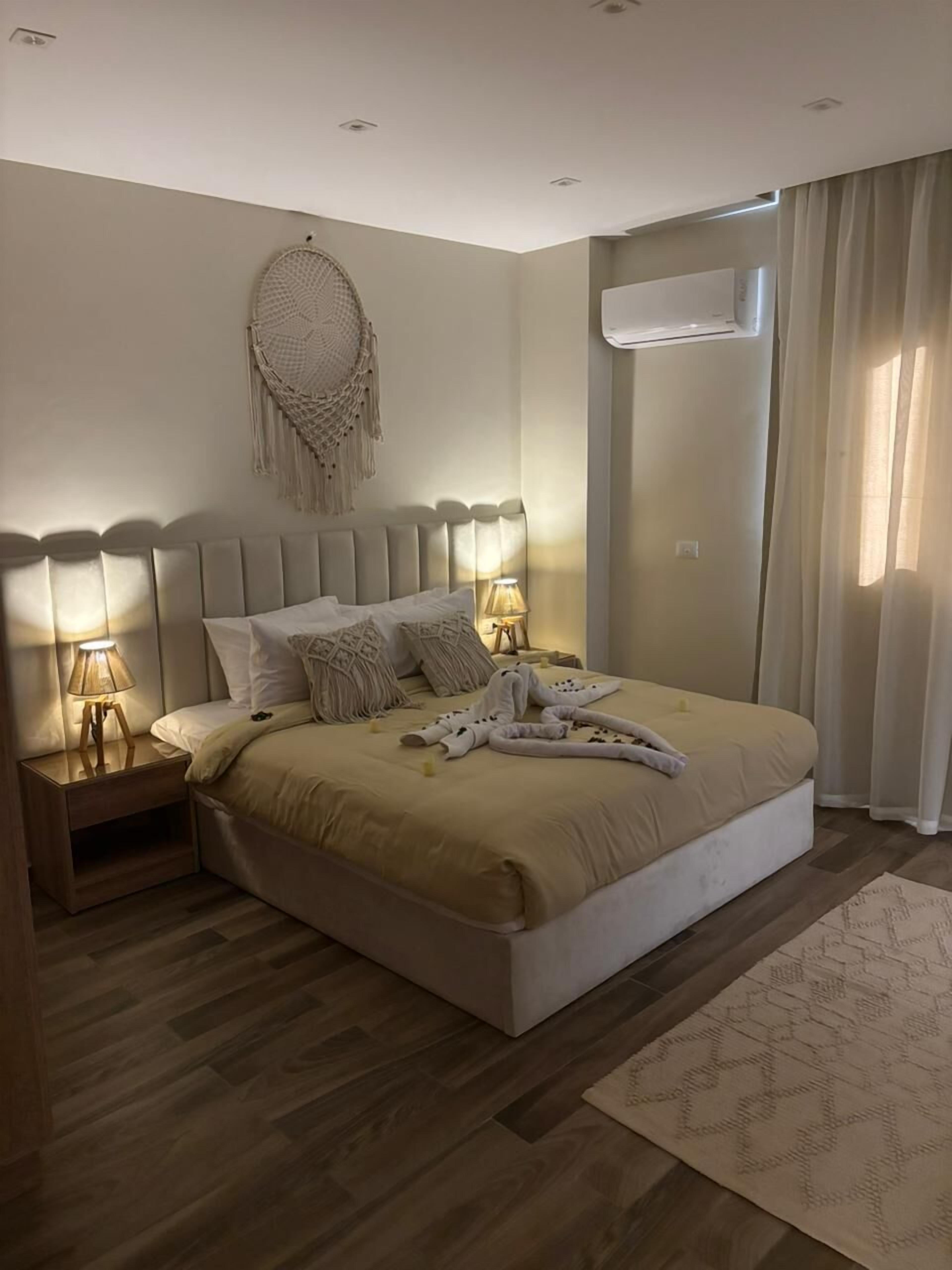 Photo - SEQUOIA Pyramids View